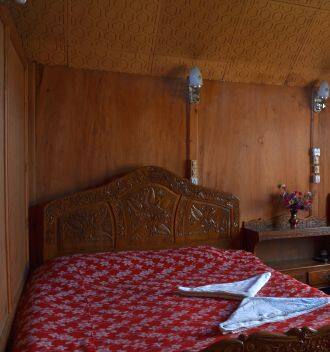 Almost Heaven Houseboat, Srinagar 2
